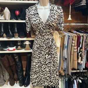 DIANE VON FÜRSTENBERG Brown and cream vintage wrap dress  size 6